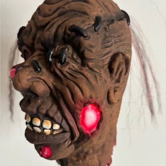 Spirit Halloween shrunken head hangging decoration - Picture 10 of 16